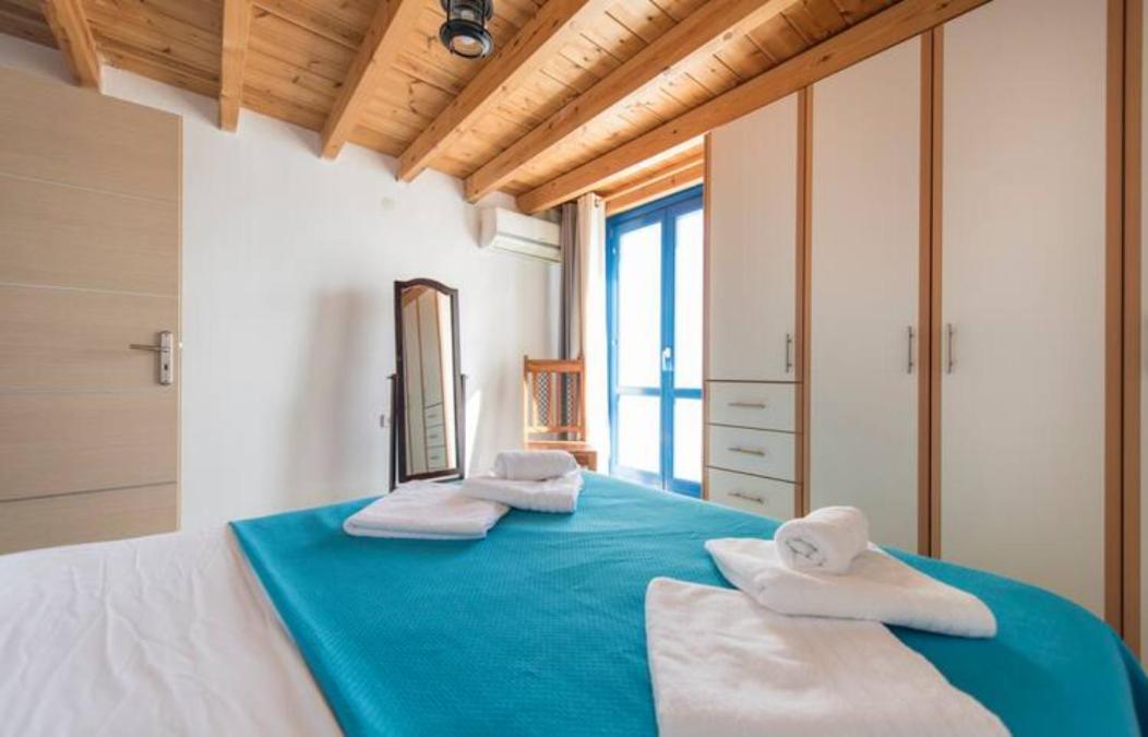 Santorini Traditional Suites Vóthon エクステリア 写真