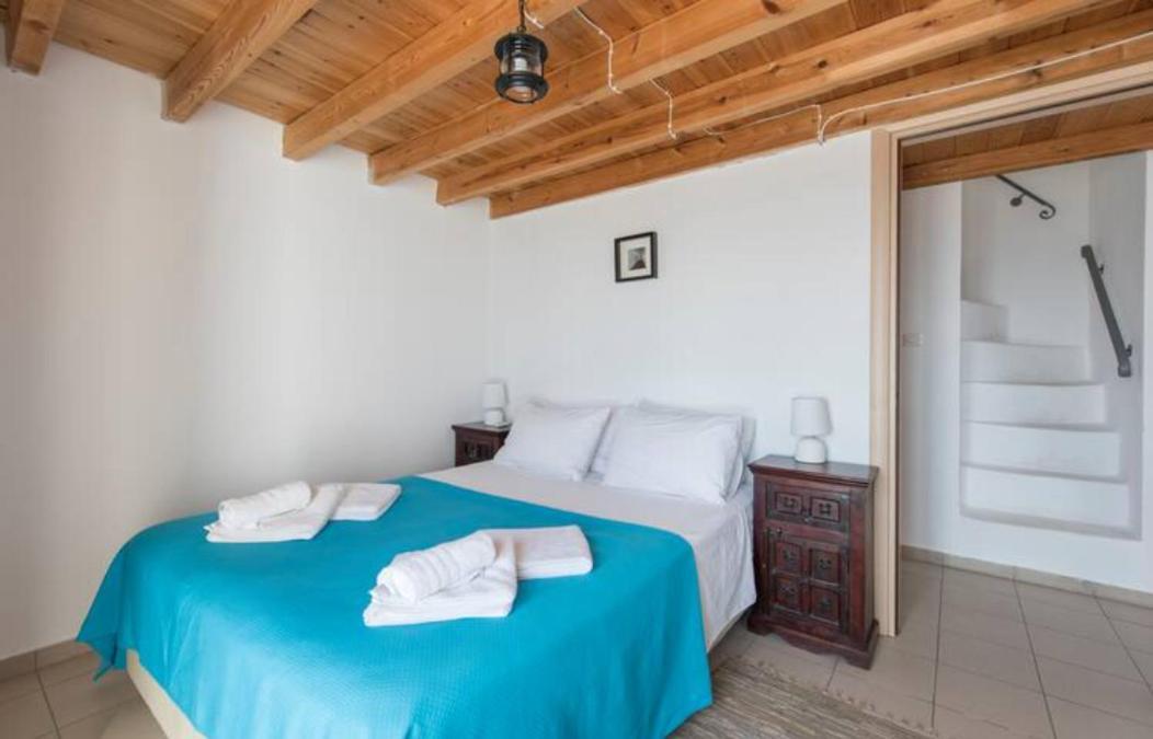 Santorini Traditional Suites Vóthon エクステリア 写真