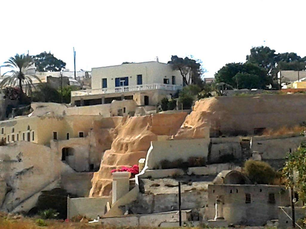 Santorini Traditional Suites Vóthon エクステリア 写真