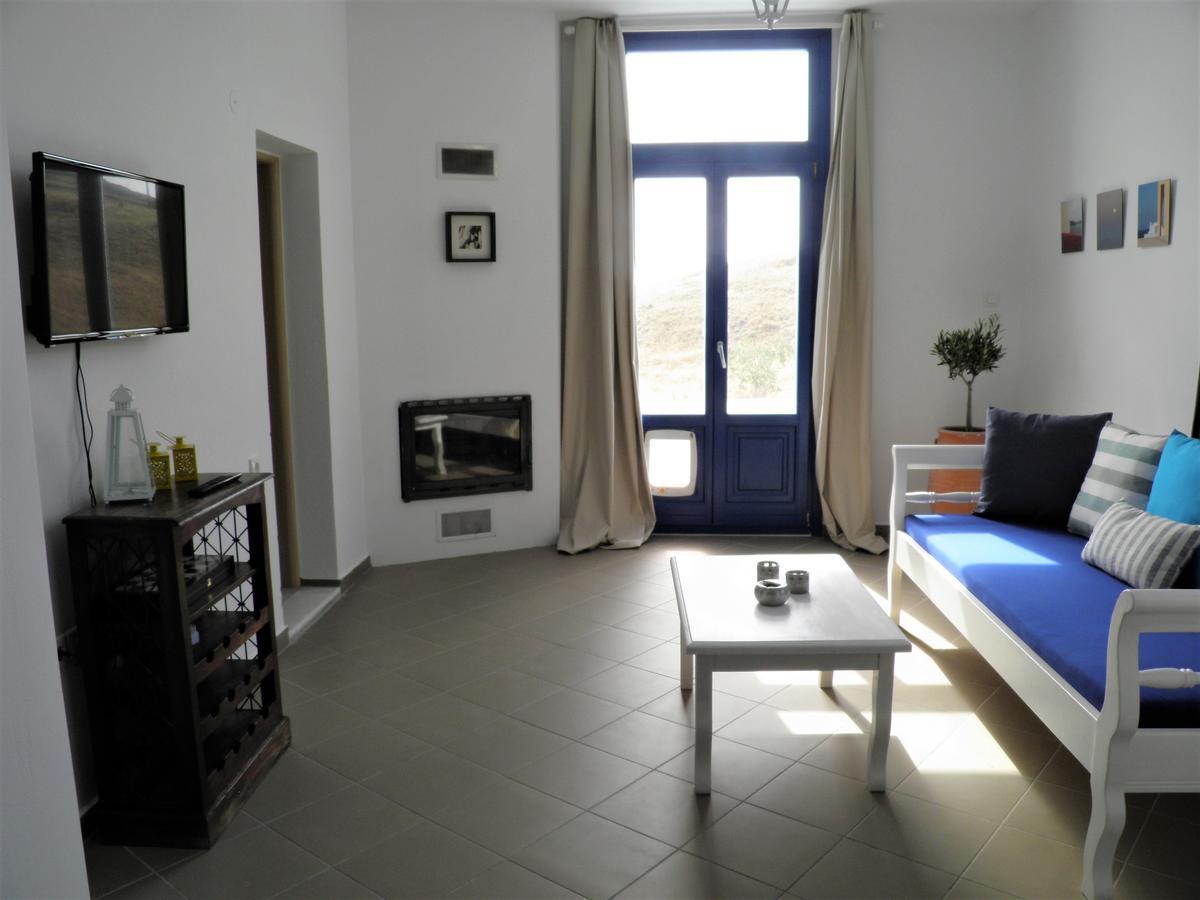 Santorini Traditional Suites Vóthon エクステリア 写真